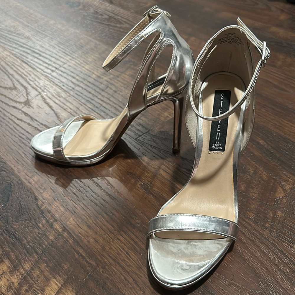 Steven by Steve Madden Silver Pumps